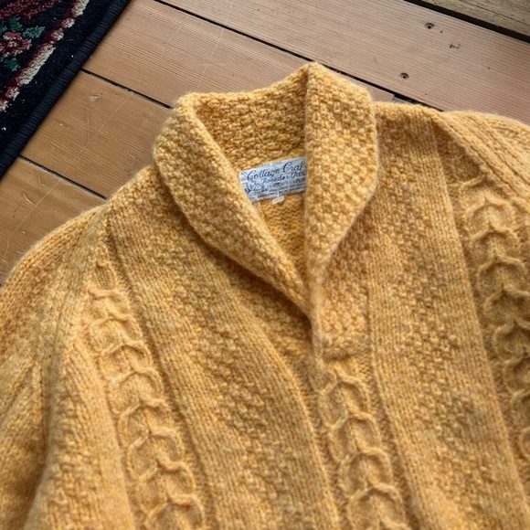 100% Wool Hand Knit Sweater - Picture 3 of 4